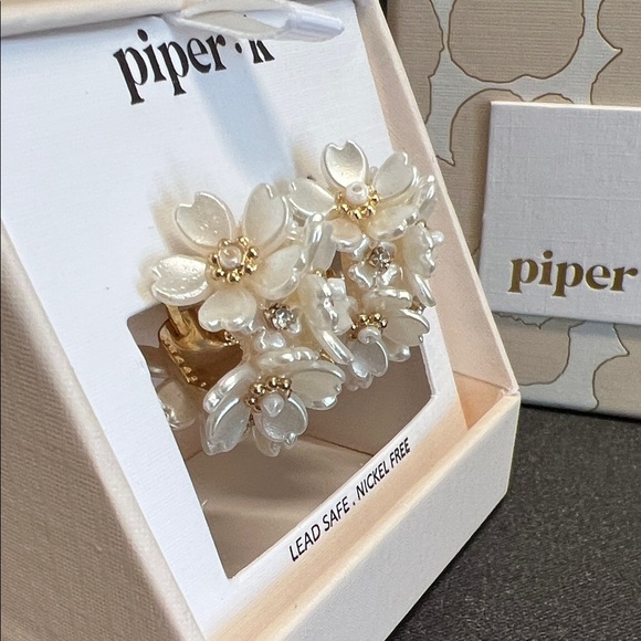 Piper K | Floral Hoop Earrings ✨ - Picture 4 of 7